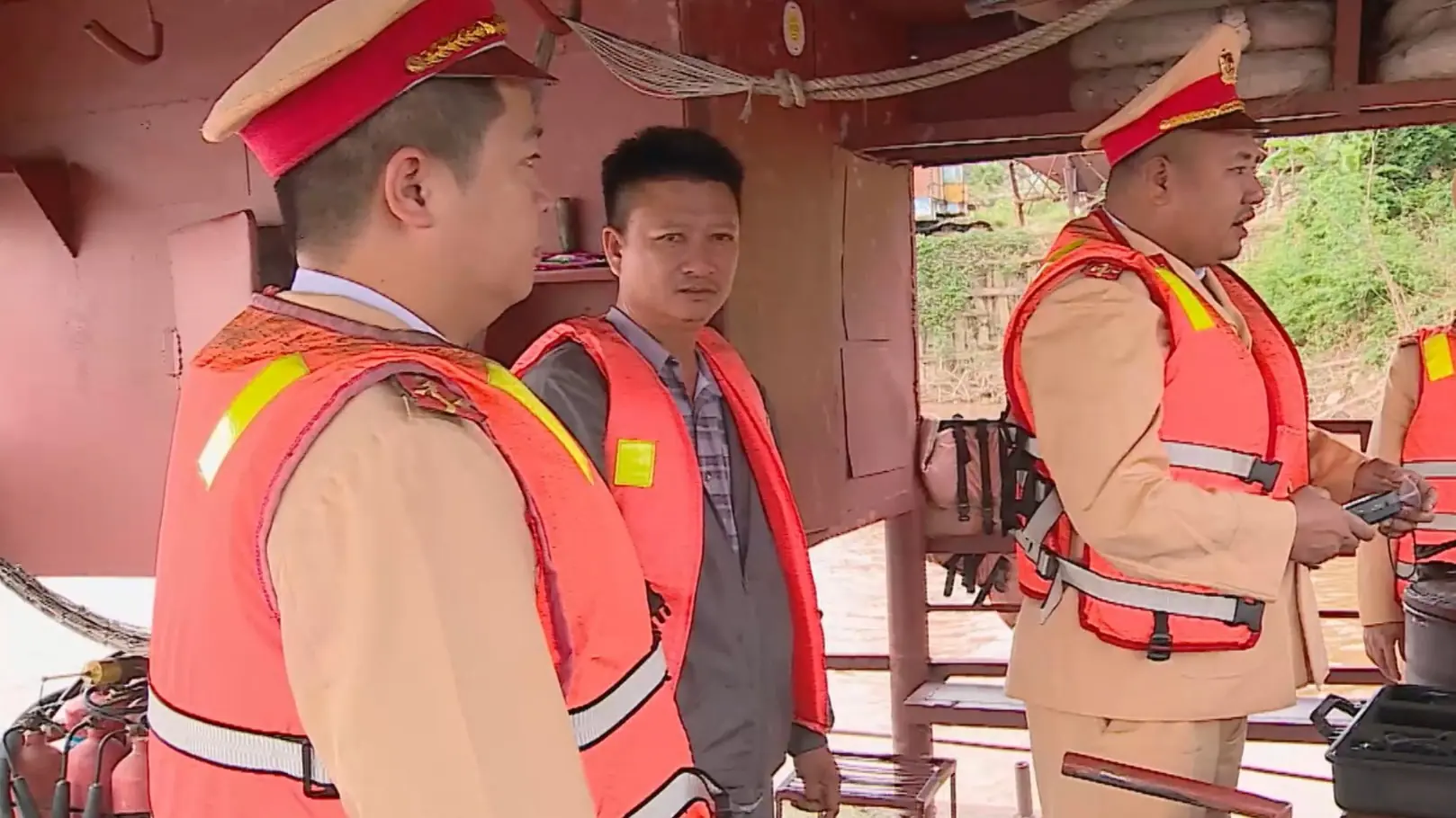 Siết chặt hoạt động vận tải đường thủy dịp cuối năm